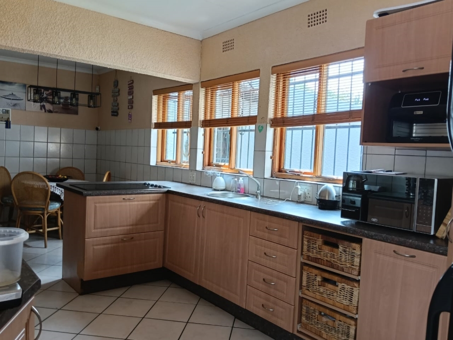 5 Bedroom Property for Sale in Loumar Western Cape